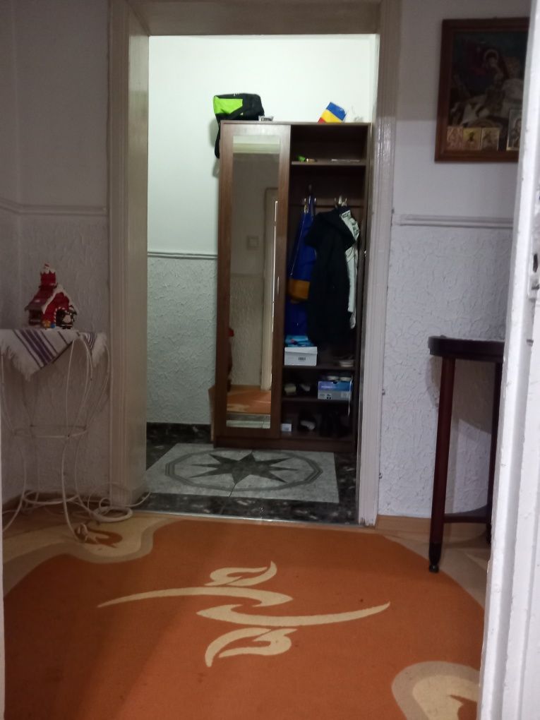 Închiriez apartament cu 3 camere focsani 320 euro negociabil