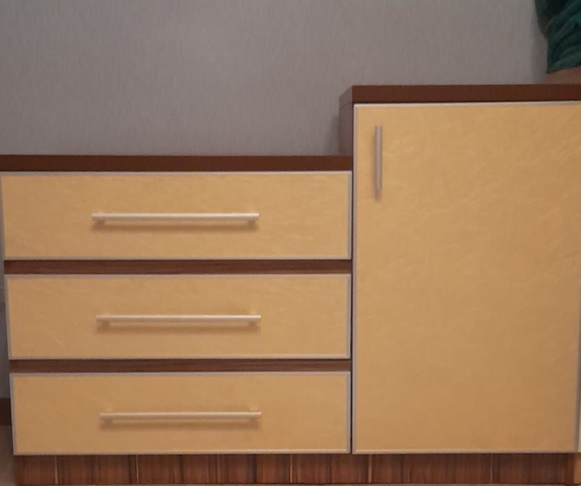 Комод продам срочно