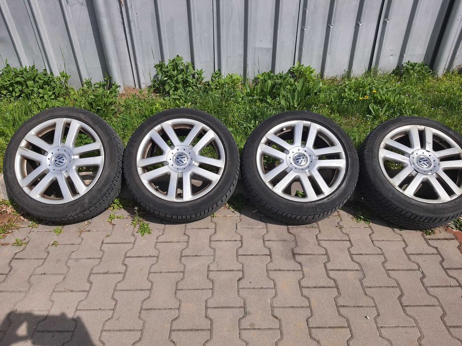 Продавам комплект зимни гуми с джанти 17 цола