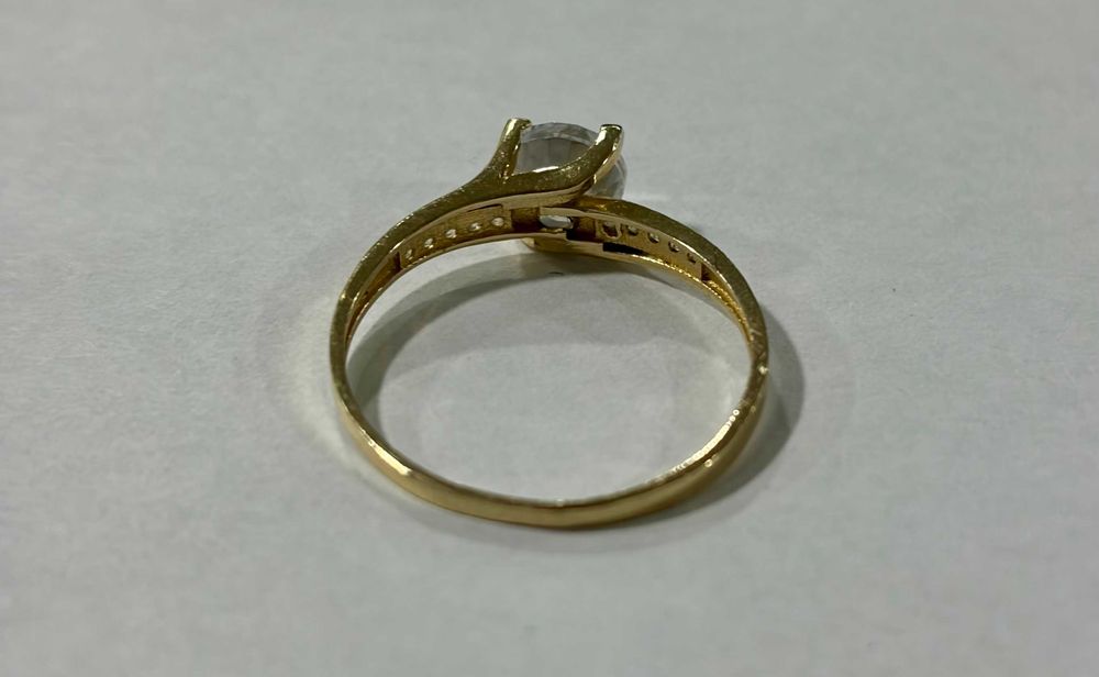 Златен пръстен с камък 1.59грама 14 карата 585