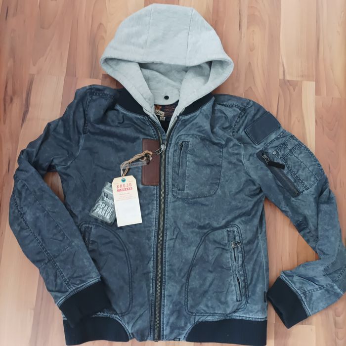 Khujo преходно M размер ново яке