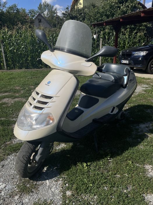Scuter: PIAGGIO Super Hexagon GTX180
