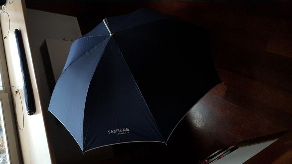 Зонт очень большой