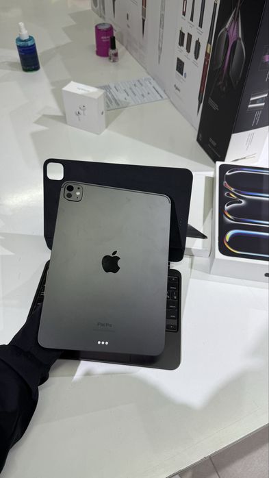 Ipad про М4 512 гб и клавиатура оригинал с гарантией