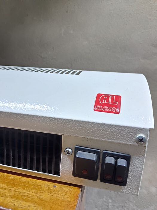 Продам тепловую завесу (обогреватель)