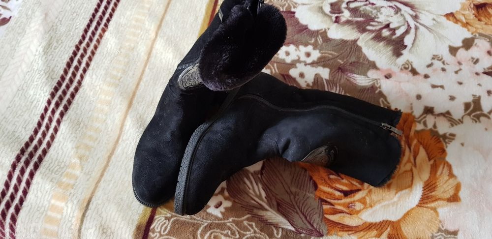 Сапоги женские замшевые замки с двух сторон  на большую ногу.  Одевали