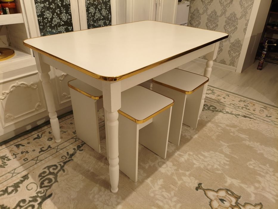 Продам кухонный стол