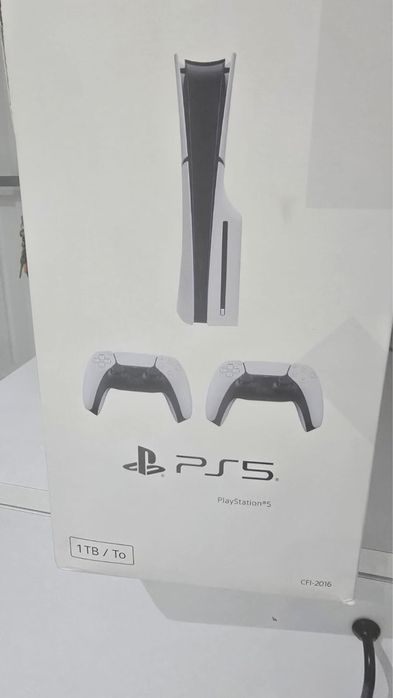 Ps5 + 2 controllere