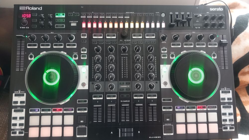 Roland DJ-808 Professional 4 Channel Mixer DJ Controller Serato Rekord