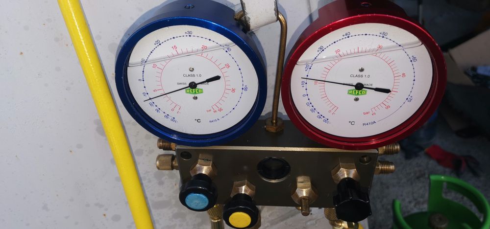 De vanzare set de baterii manometre refco M4-3-DELUXE-F-R12-CCL-60