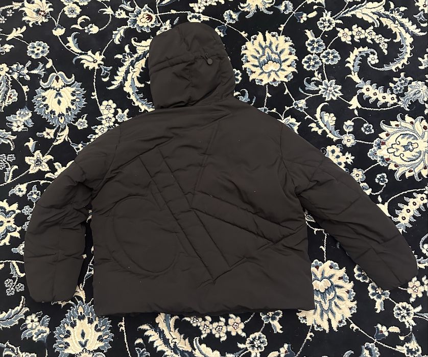 Vand geaca Calvin Klein ca noua