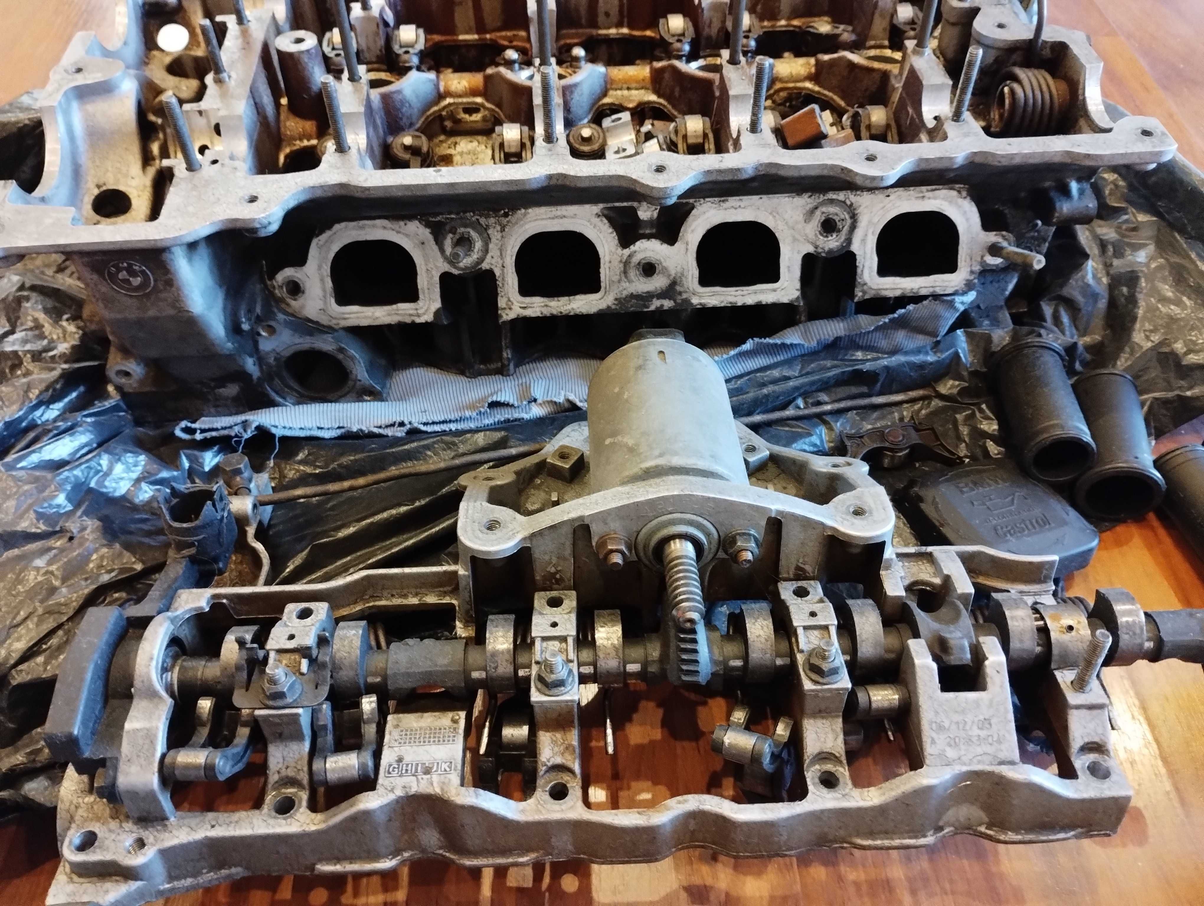 Vând chiulasă BMW e46 valvetronic 2000 benzină 143 cp