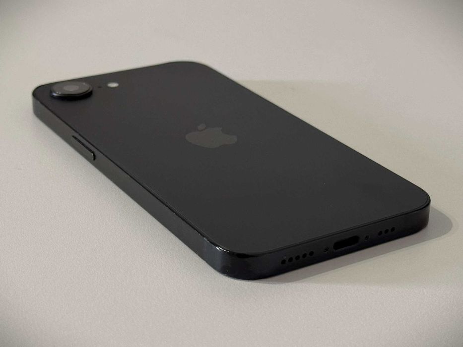 Бартер! iPhone 16e Black (Черен) 100% Батерия!