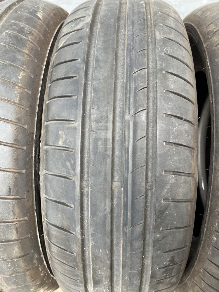 4 бр. летни гуми 195/65/15 Dunlop DOT 1716 5-5,5 mm
