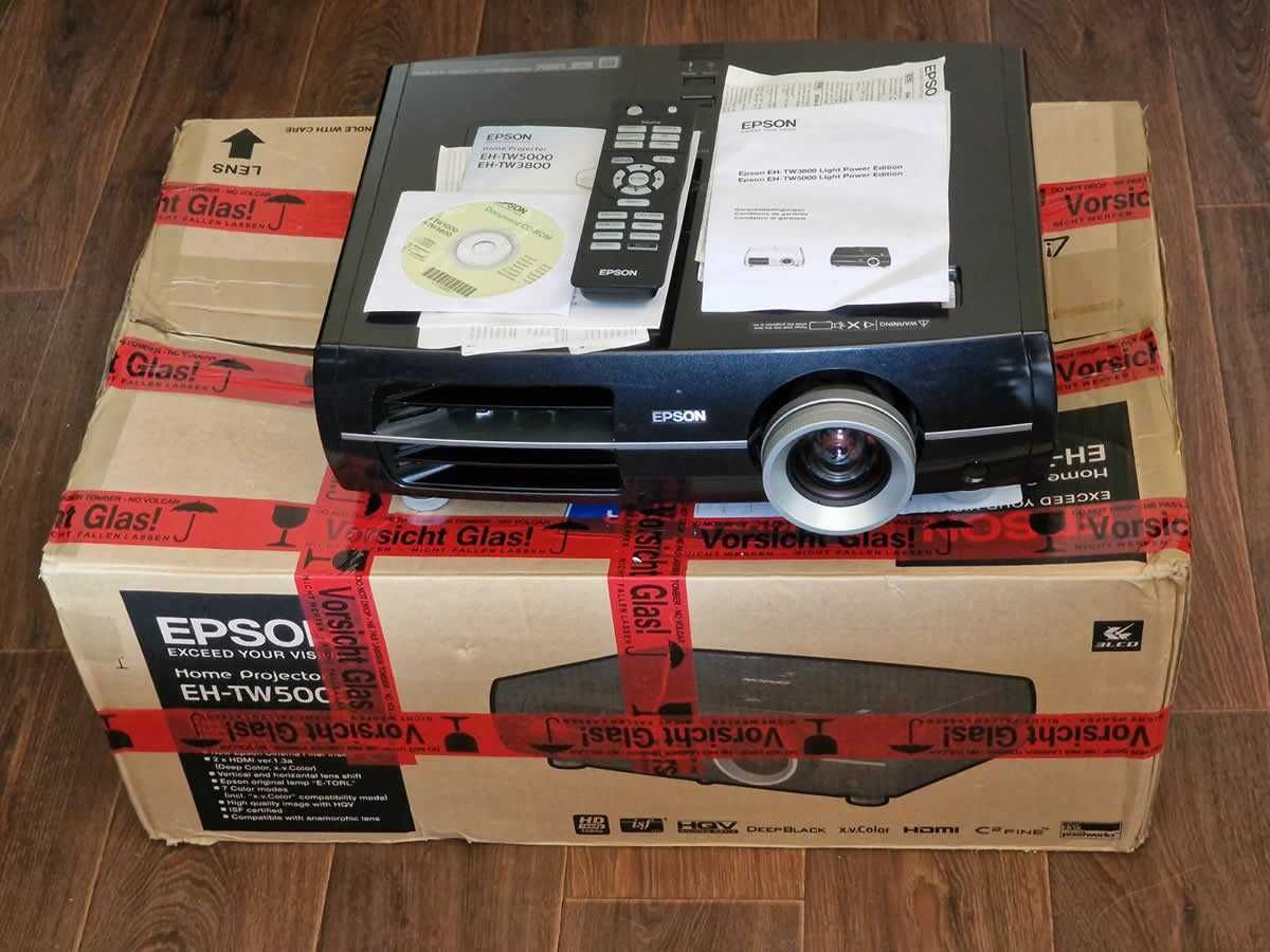 Hi-End проектор Epson EH-TW5000 на 570 часа!