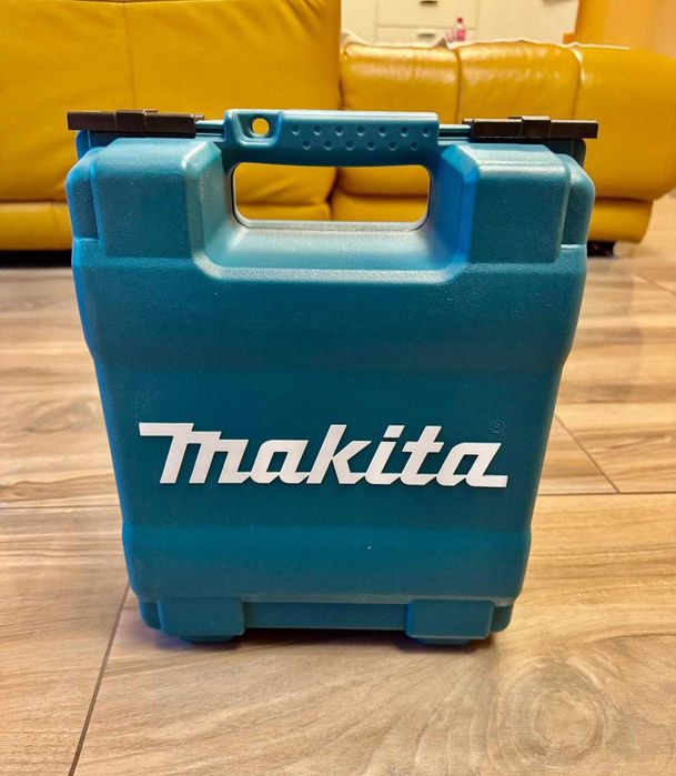 Продавам ударен акумулаторен винтоверт Makita