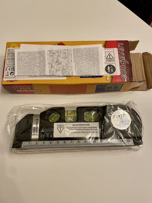 Лазерен нивелир с тринога и мерителна лента