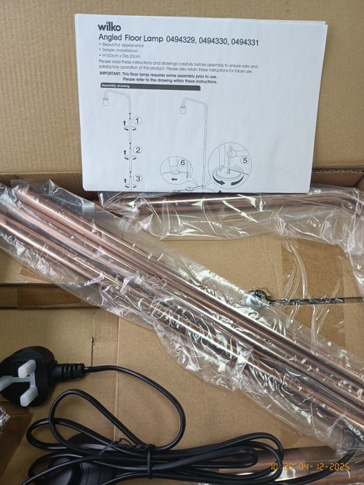 Lampă cu picior de pardoseala