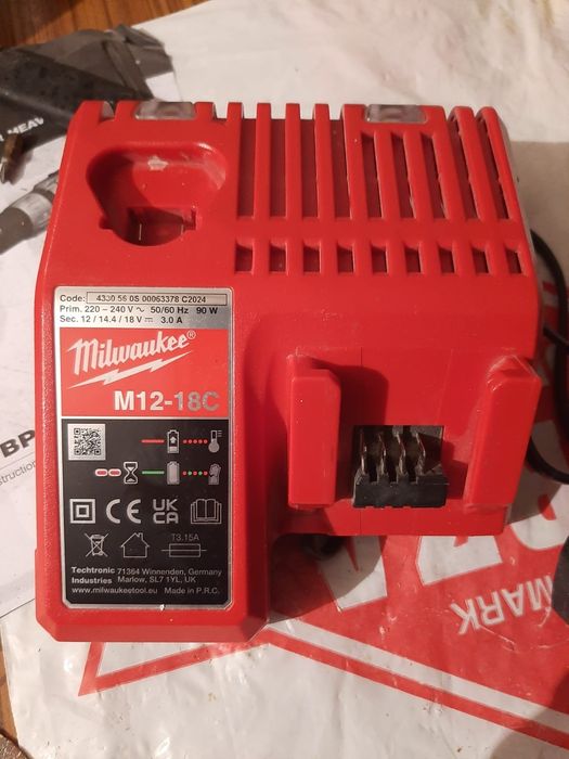 Milwaukee încărcător nou.