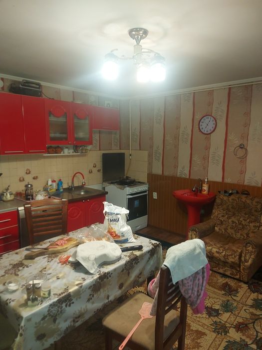 Кухонный гарнитур, диван и кресла