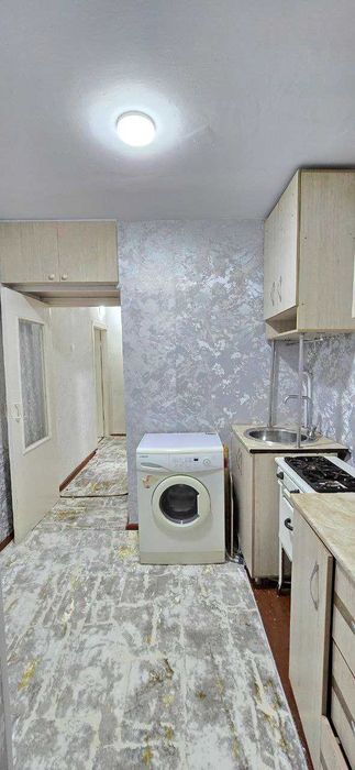 9-квартал Чиланзар продается срочно 1 комнатная квартира. 1/3/5