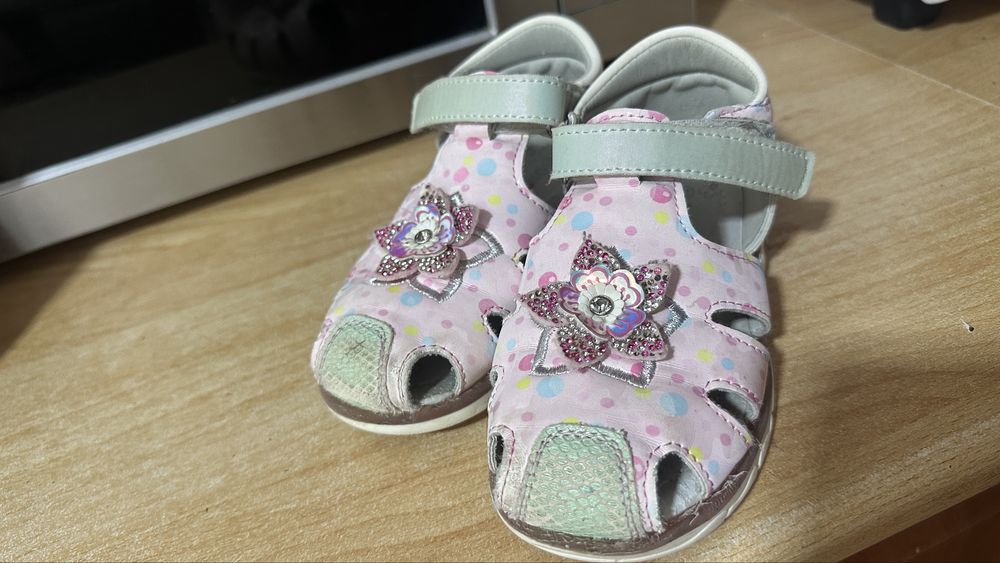 Продам сандали для садика