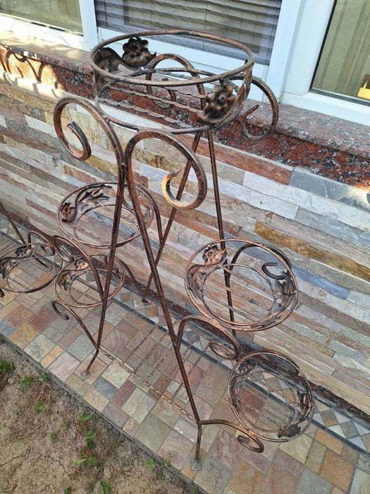 Полки для цветочных горшков