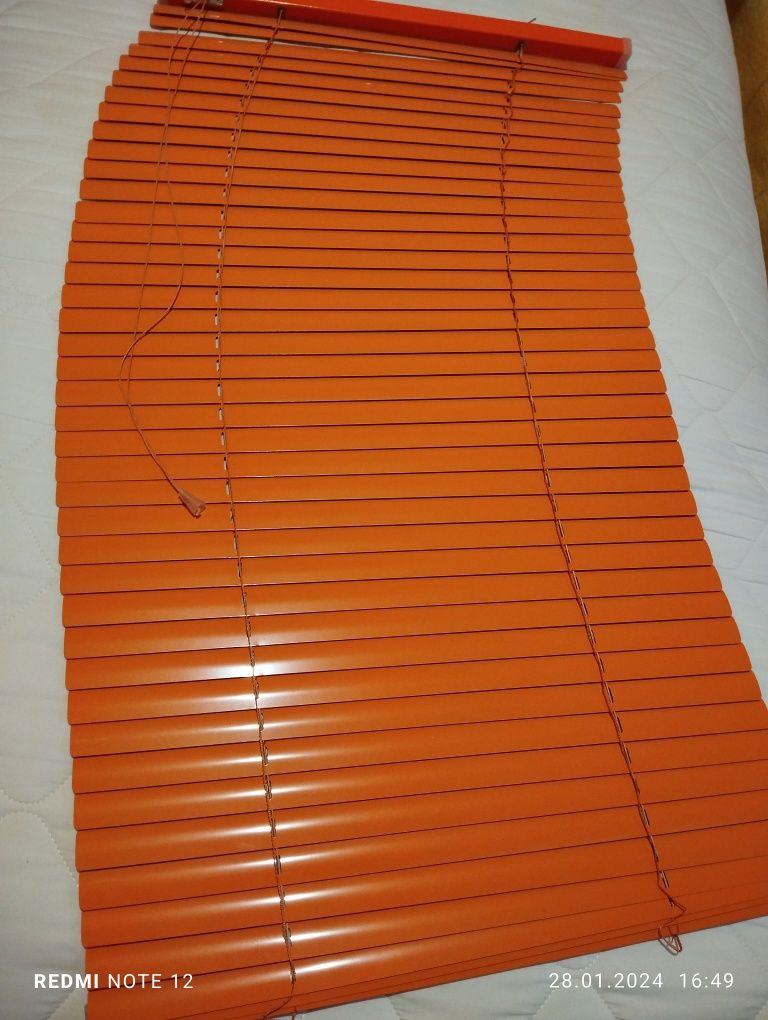 Продавам нови алуминиеви,оранжеви щори.