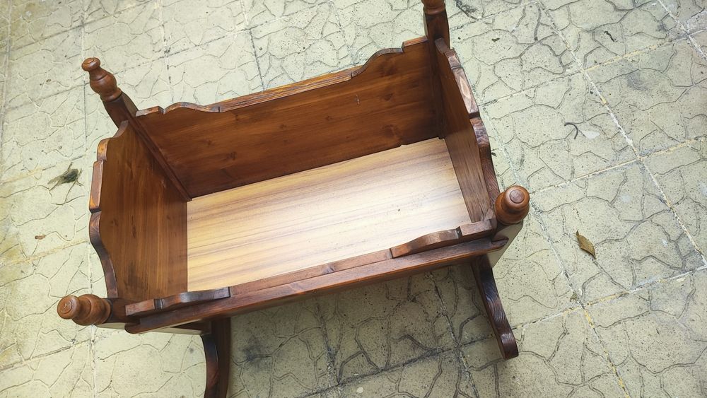 Старинна ,дървена люлка