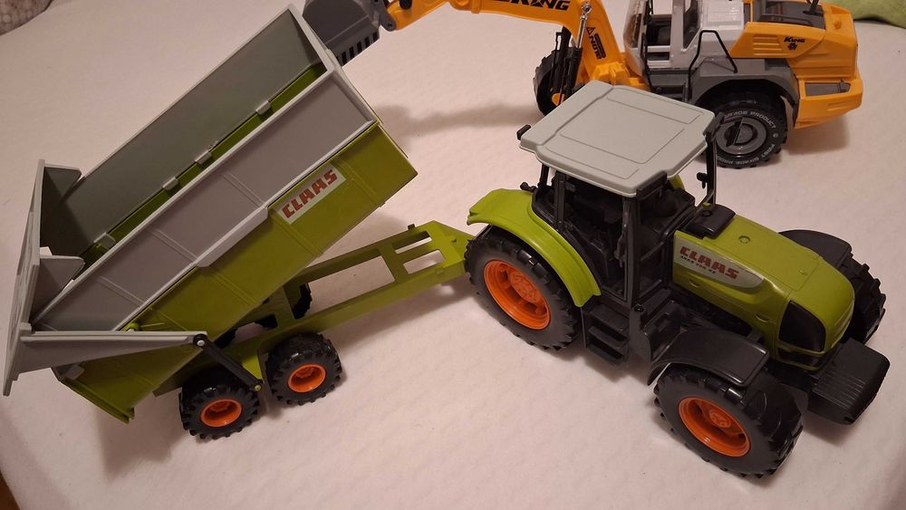 Jucarie tractor cu remorca Claas