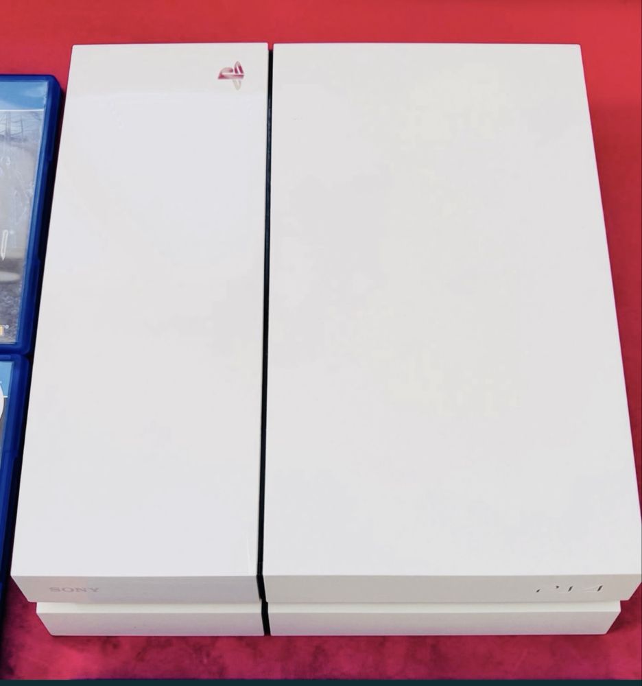 PlayStation 4, white, 500gb. + 8 игри, джойстик и камера