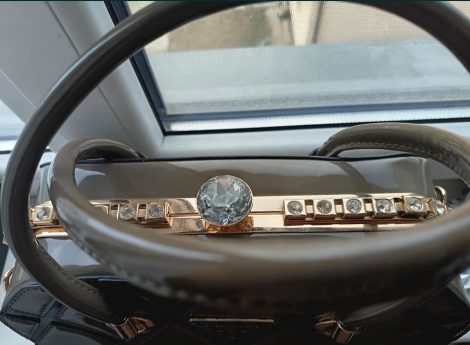 Vand/schimb geanta prada