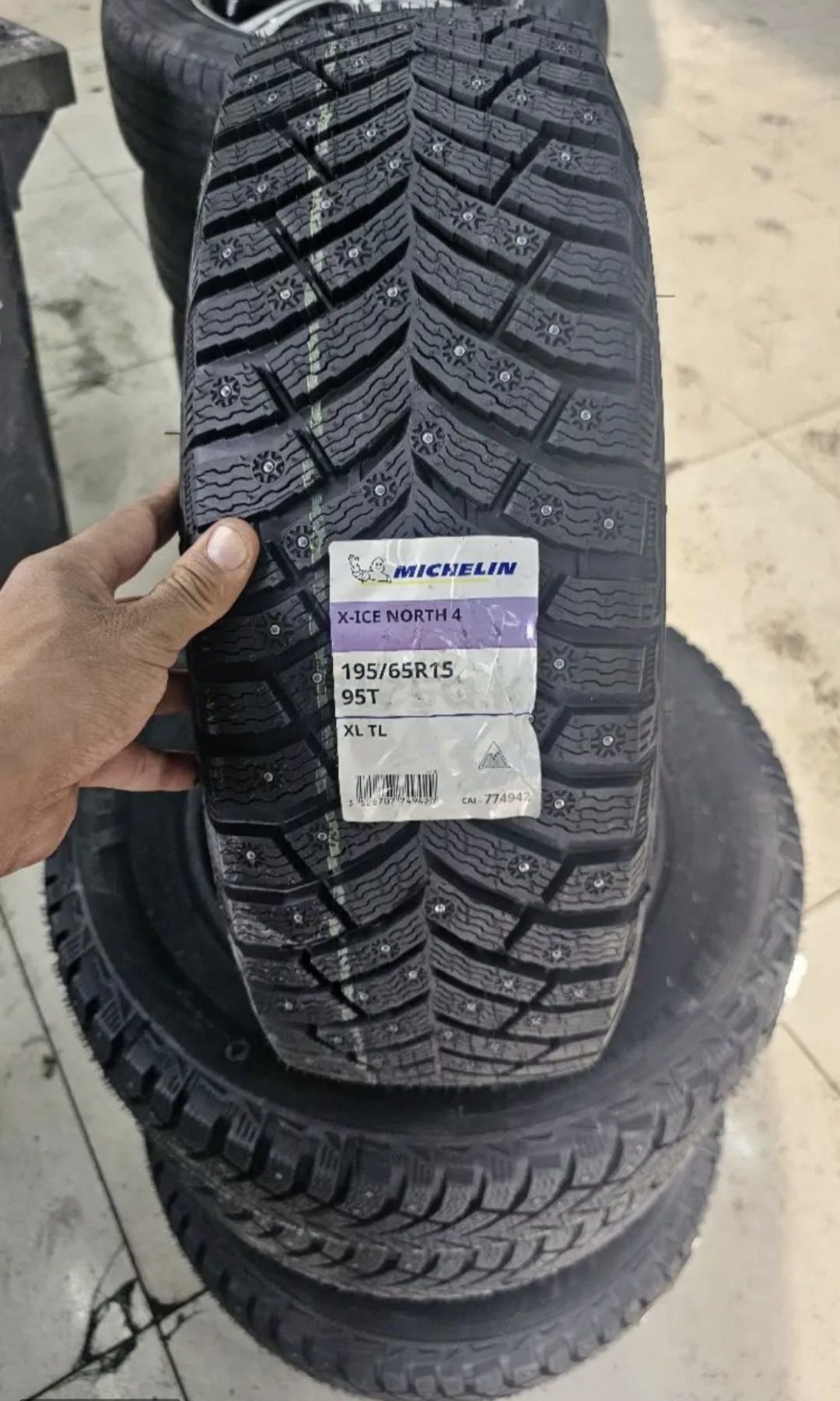 Продается шины Мишлен новые зимние шипованные