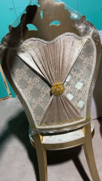 Mehmonxona uchun stol stullar