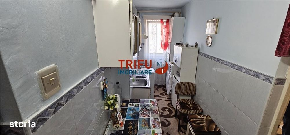 Apartament 3 camere etaj intermediar zona Bulevardul Transilvaniei