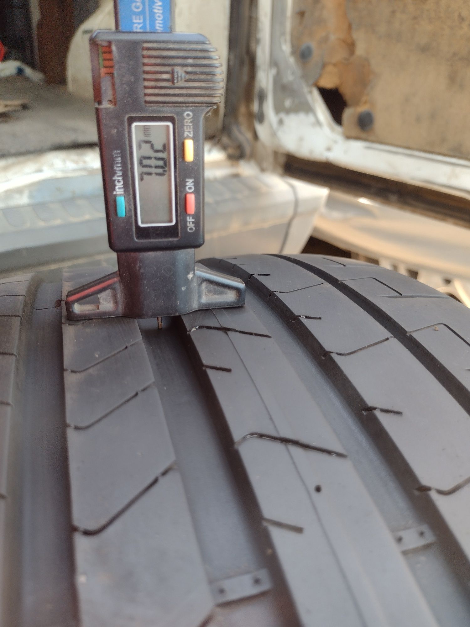 Почти нови 2бр.235/40/18 Pirelli PZ4 dot0723