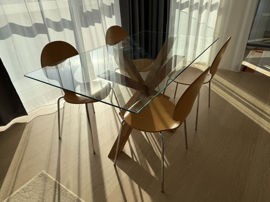 Маса за хранене с 4 стола