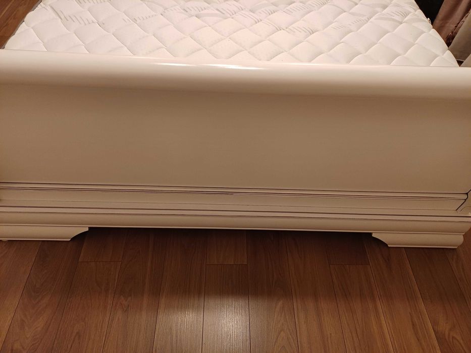 Pat Mobexpert MDF alb cu somiera si saltea