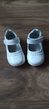 Бебешки сандалки размер 22