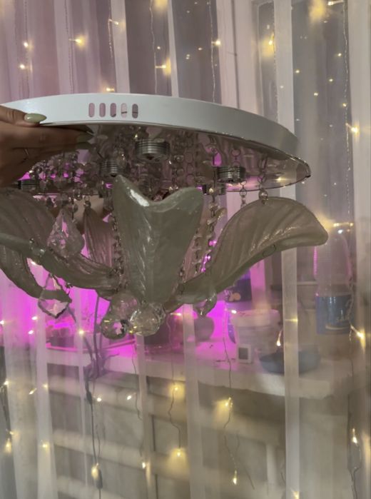 Продам красивую люстру