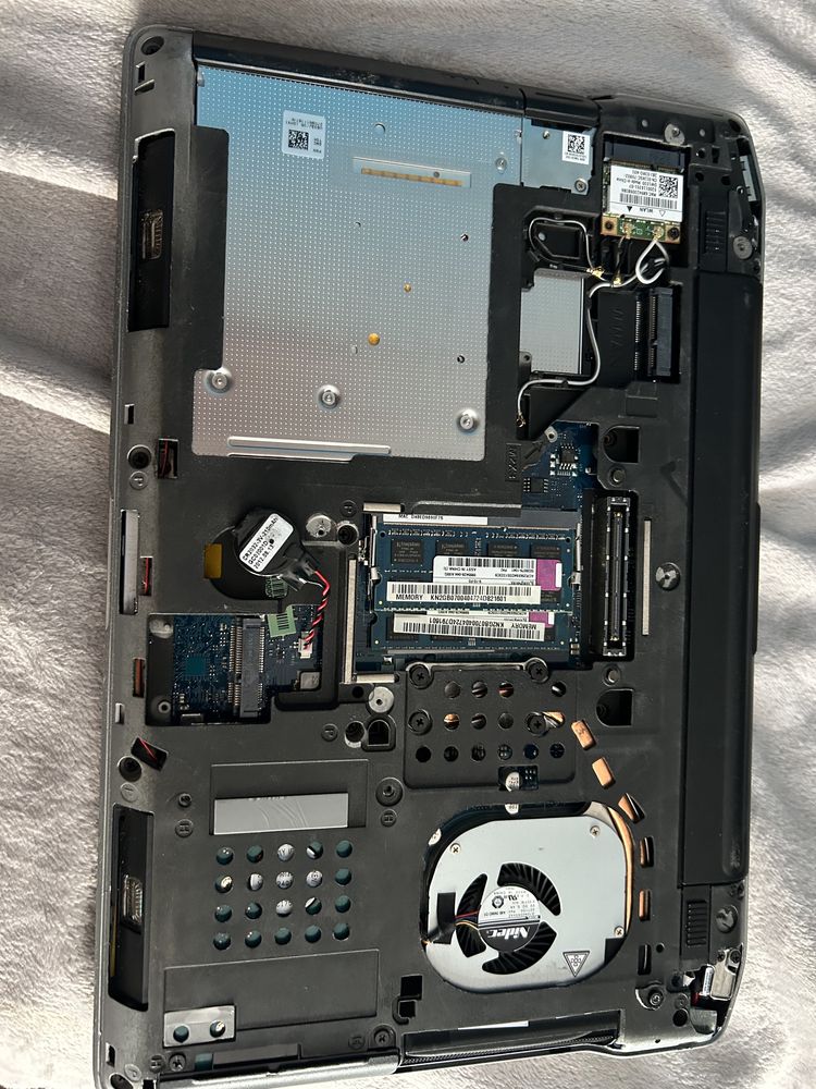 Vând laptop Dell