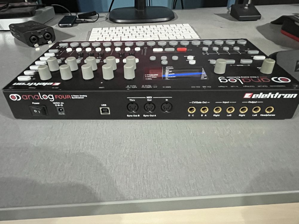 Elektron analog FOUR MK1 4 Voice Analog Synthesizer
