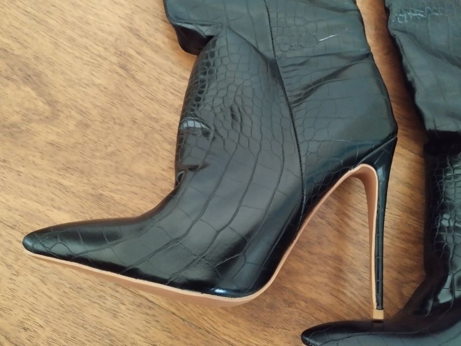 Продавам чисто нови дамски ботуши