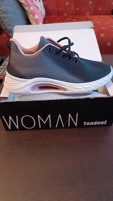 Продавам маратонки на Tendenz чисто нови женски модел номер 38