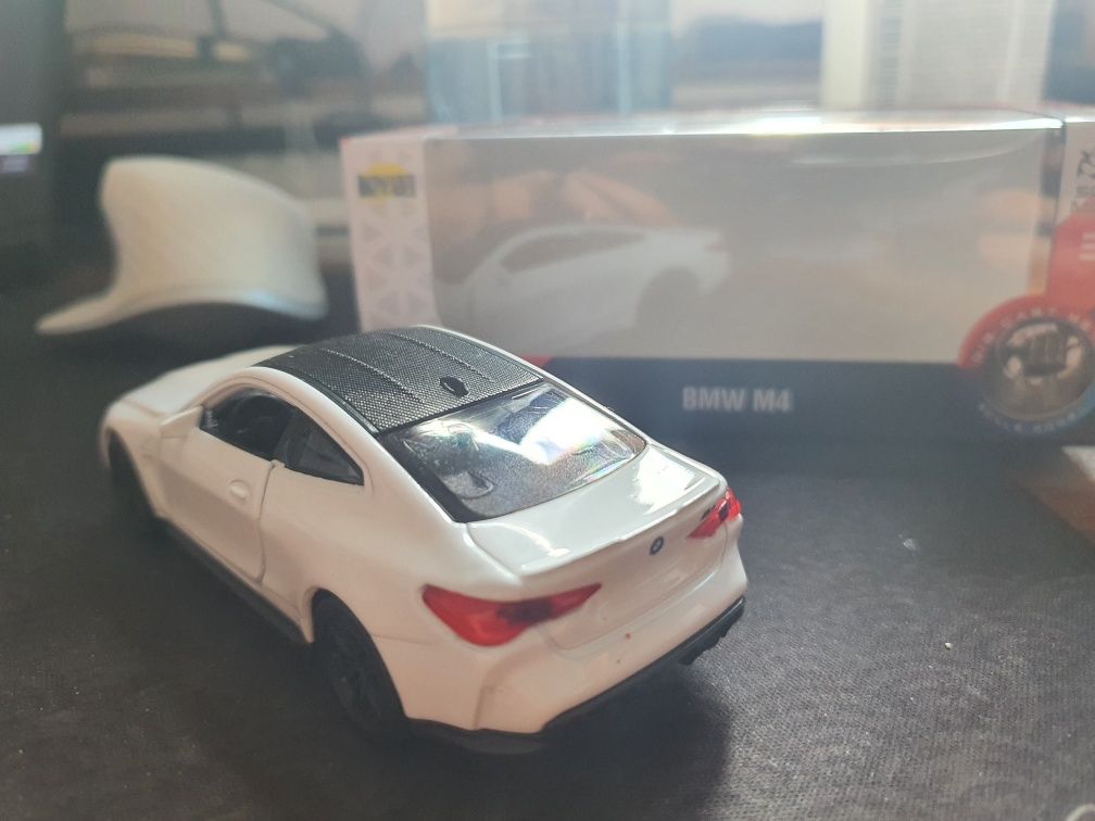 BMW M4 1:32 колекционерска кола