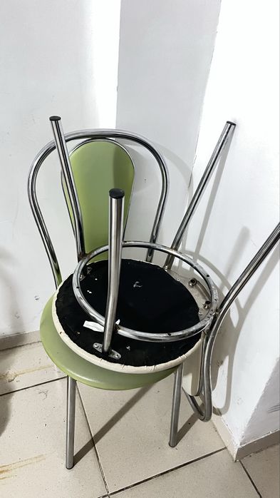 Продам 2 стула для кухни