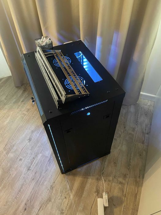 Server rack Fromm & Stark 19" 15U + 2 patch panels + lumina Govee