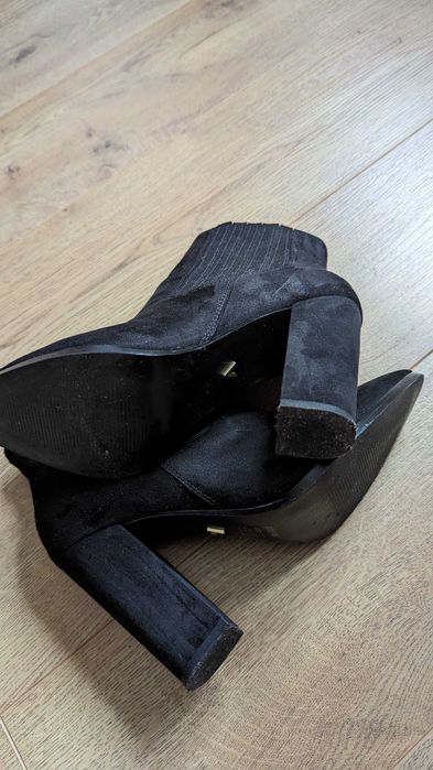 Ghete negre cu toc, catifea, 38, elegante, purtate o data.