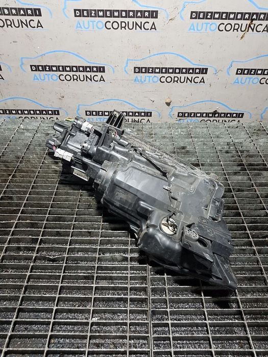 Far Dreapta Mitsubishi Outlander III Facelift 2015 - 2018 SUV 4 Usi (810) Xenon