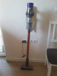 Aspirator Dyson v10 Absolute